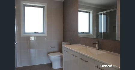 Modern living in Brighton Lakes with golf course views. - Photo 5