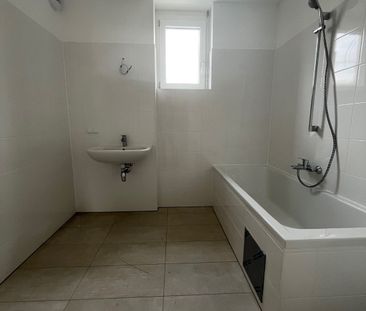 NEUBAU - Helle 3-Zimmerwohnung in ruhiger Lage mit Balkon, Küche un... - Photo 3