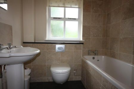 The Street, Guildford, GU5 - Photo 3