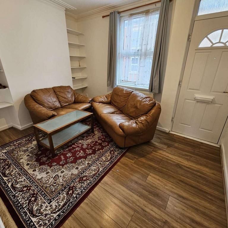 2 bedroom terraced house to rent - Photo 1