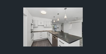 Family Home in Heart of Bushland Beach - AVAIL. 4/12/2025 - Photo 2