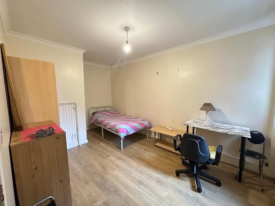 Old Oak Common Lane, London, W3 7DN - Photo 1