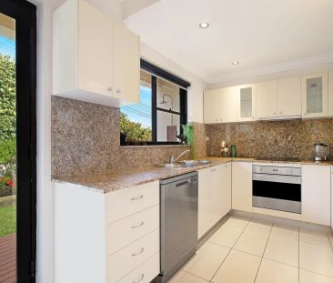 Modern Beachside Abode with Great Entertainer's Space - Photo 4