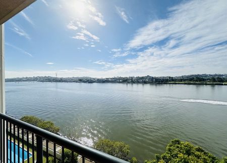 Unbeatable River View - Teneriffe 2 Bedroom Apartment - Photo 2