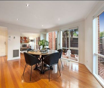 4/3 Creek Rd , MITCHAM - Photo 2