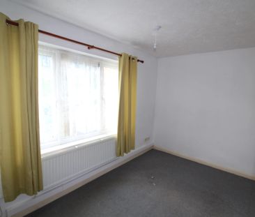 Longley Hall Grove, Sheffield, S5 - Photo 2