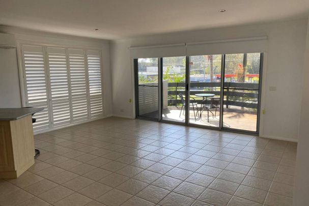 Bright & Inviting Home - Photo 1