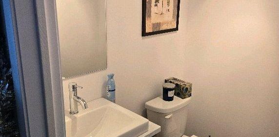 5 1/2 à céder 1er mars 3 grandes chambres 2 salles de bain - Photo 2