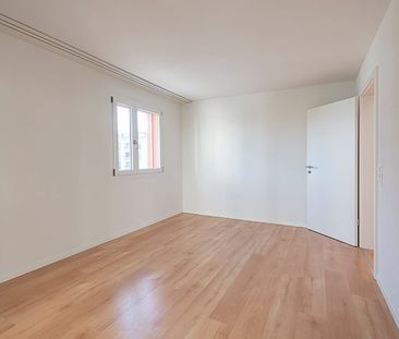 Grosszügige 4.5 Zimmerwohnung in Zürich-Affoltern - Photo 2