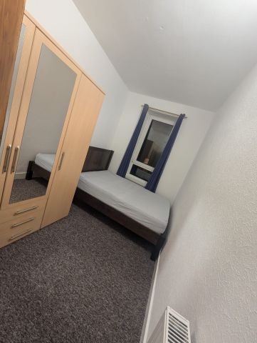 1 Bed Flat, Victoria Road, AB11 - Photo 3