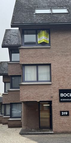 appartement met 2 slpk en autostaanplaats nabij centrum - Photo 1