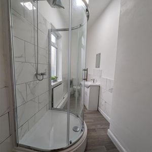 1 Beds - End of terrace house - - Photo 3