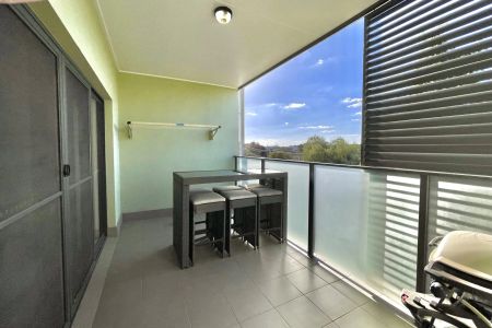 2 story, 2 bedroom apartment - Photo 2