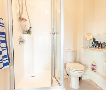 2 bedroom ground floor flat to rent - Photo 3