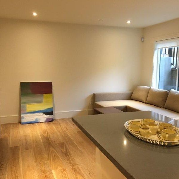 Newer One Bedroom Suite in White Rock - Photo 1