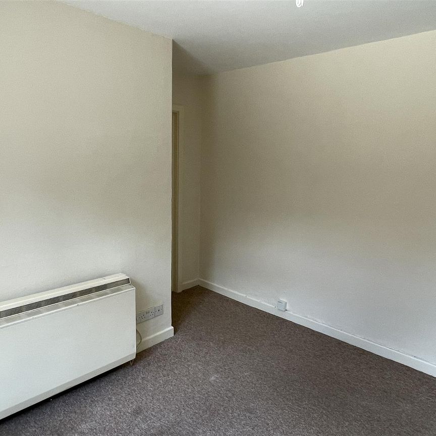 1 Bed Flat - Photo 1