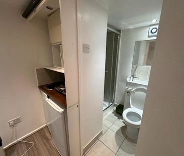 Studio Flat, Bennett Road, E13 - Photo 2
