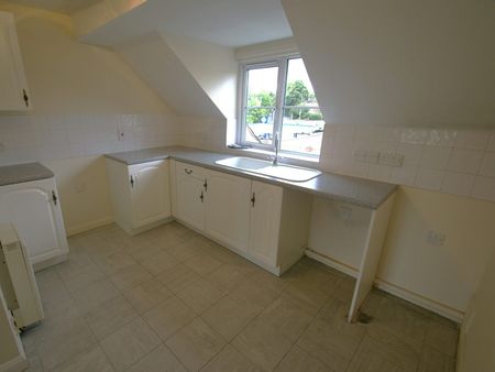 Flat to rent on - Photo 3