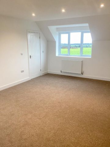 4 bed House - Detached for Rent - Photo 2