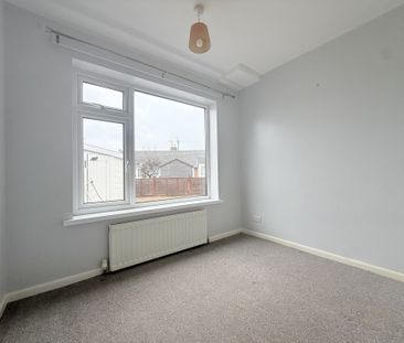 Oak Glade, York - Photo 2