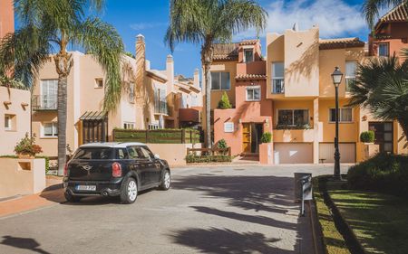 Middle Floor Apartment in Nueva Andalucía - Photo 3