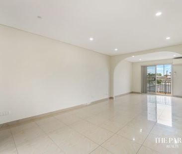 Charming & Spacious Family Home! - Photo 2