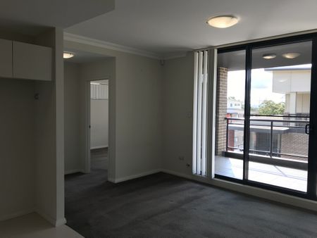 Modern 1 Bedroom Apartment for lease , close to Stockland Mall and Business Park - Photo 2