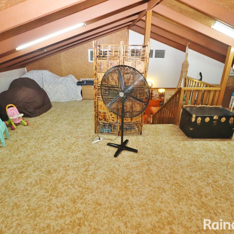 Large 4 Bedroom Home - Photo 1