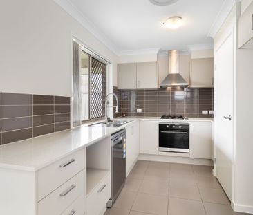 NEW CARPET & INTERNAL RE-PAINT! - Photo 5