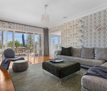 Executive Home on a Full Site with Swimming Pool - Photo 5