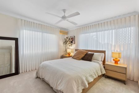 Beautifully renovated home with elevated outlooks - Photo 3