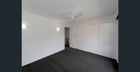 Fantastic location and available now + part furnished! - Photo 3