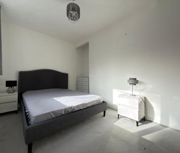 4 bedroom end of terrace house to rent - Photo 4