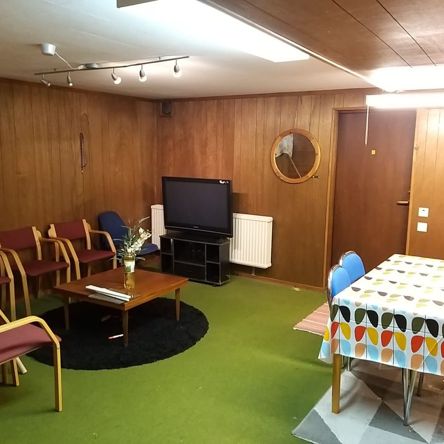 Hässlevägen, Örebro - Photo 1