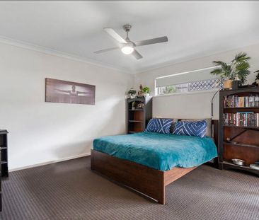 Sleek Modern Home - Photo 4