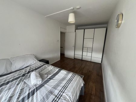 A Charming, One bedroom flat in White City, W12 - Photo 4