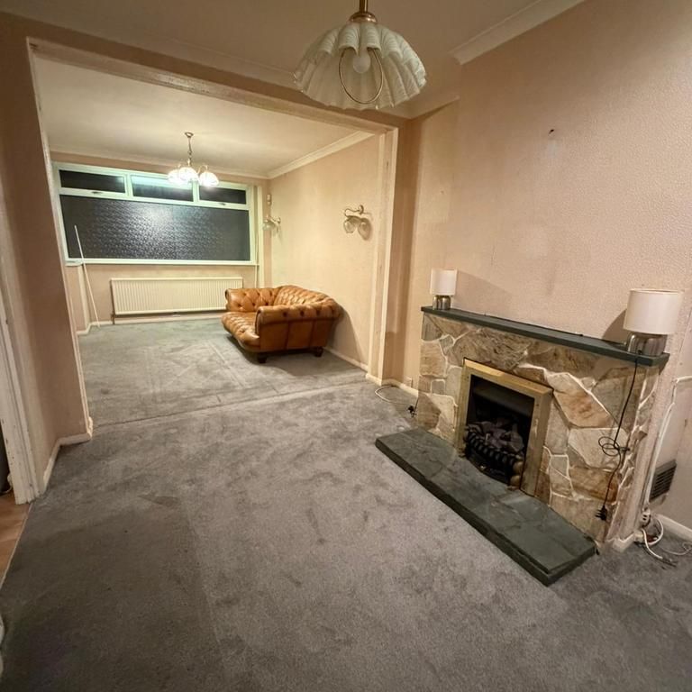 3 bedroom semi-detached house to rent - Photo 1