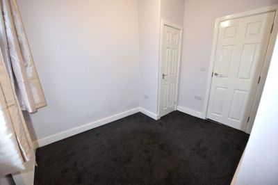 3 bedroom House in Highthorne View Bed), Armley Leeds - Photo 2