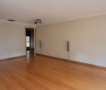 Spacious Family Home in Premium Lynbrook Location - Photo 4