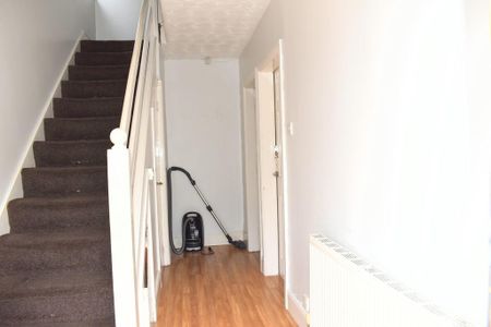 6 bedroom semi-detached house to rent - Photo 4
