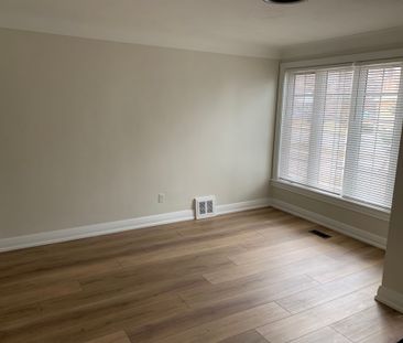 For Lease - 430 Queen Mary Drive, Oakville, Ontario - Photo 2