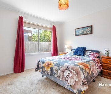 The perfectly positioned 3 bedroom home - Photo 3