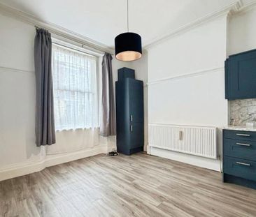 Well-presented one-bedroom apartment in the heart of Montpelier, of... - Photo 3