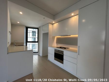 Gorgeous high-rise water view apartment for lease! - Photo 2