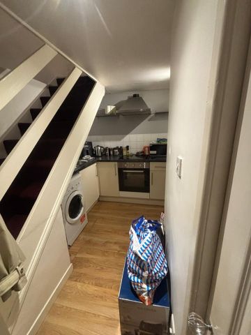 1 Bed Flat, Bexley Square, M3 - Photo 2