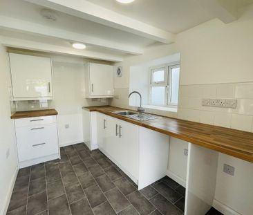 2 bedroom semi-detached house to rent - Photo 5