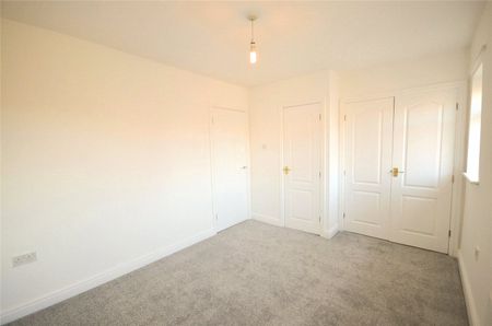 St James Drive, Sale, Manchester, M33 7QX - Photo 3