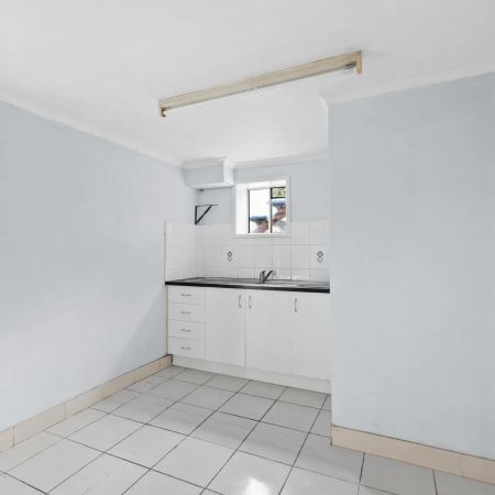 Highset home in Great Location With Pool - Photo 4