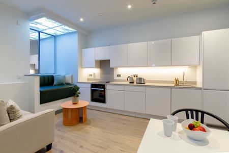 Park Street Room 3 - Photo 5