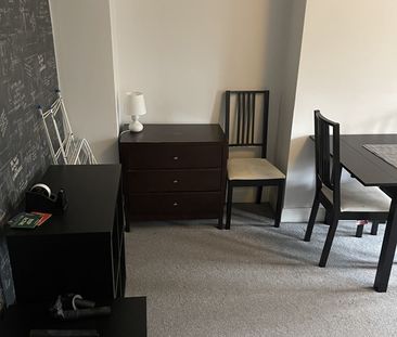 3 Bed Flat, Stonegate Road, LS6 - Photo 3